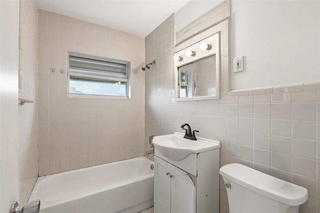 For Sale: $199,900 (3 beds, 1 baths, 1195 Square Feet)