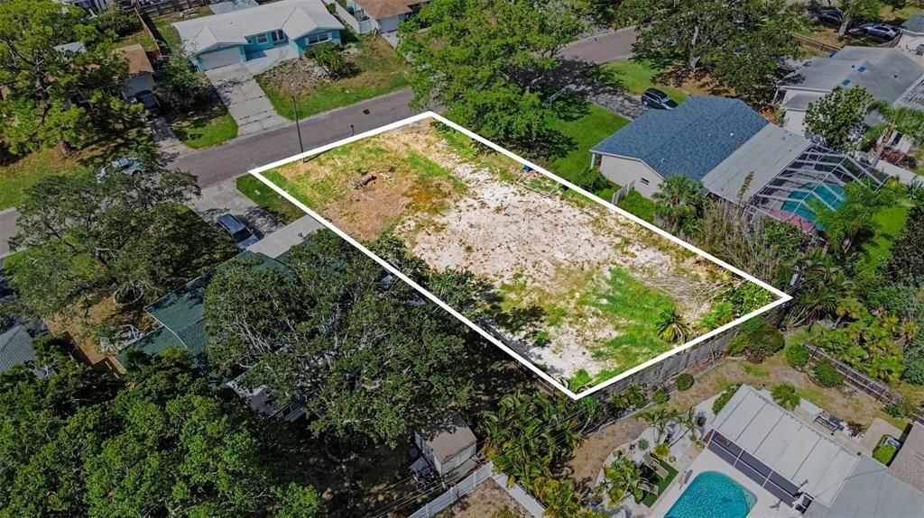 На продажу: $289,900 (0.21 acres)