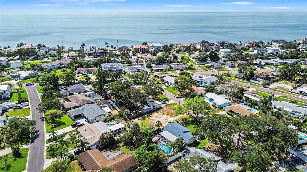 На продажу: $289,900 (0.21 acres)