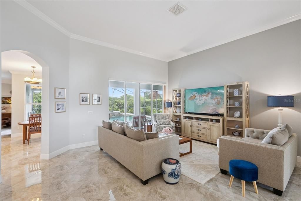 Activo con contrato: $768,000 (5 camas, 3 baños, 3075 Pies cuadrados)