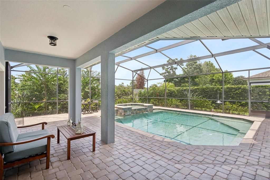 Activo con contrato: $768,000 (5 camas, 3 baños, 3075 Pies cuadrados)