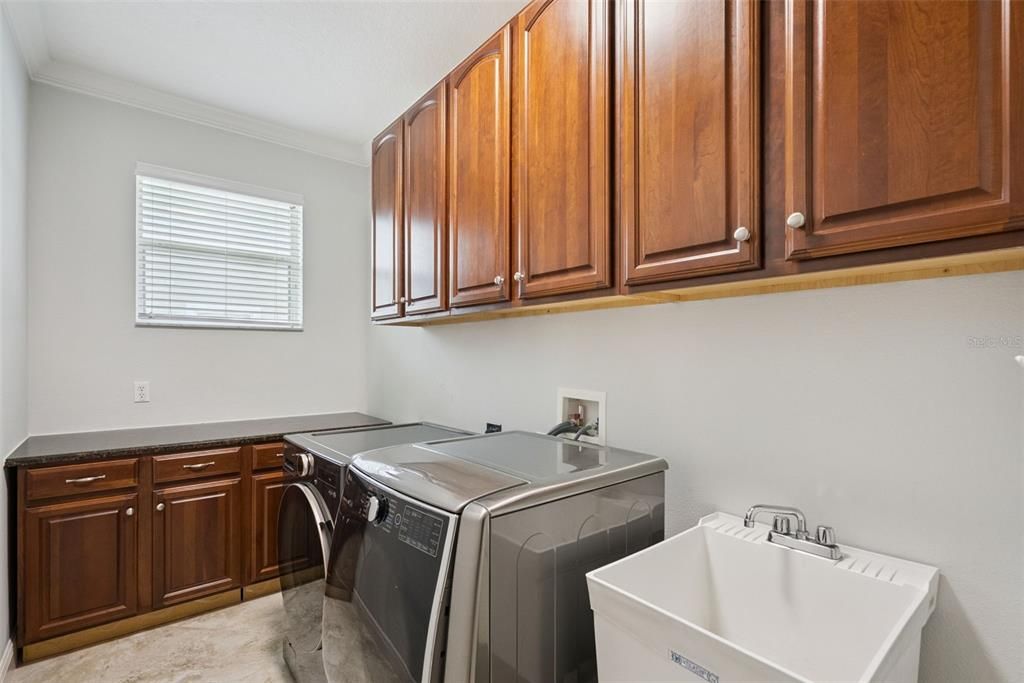 Activo con contrato: $768,000 (5 camas, 3 baños, 3075 Pies cuadrados)