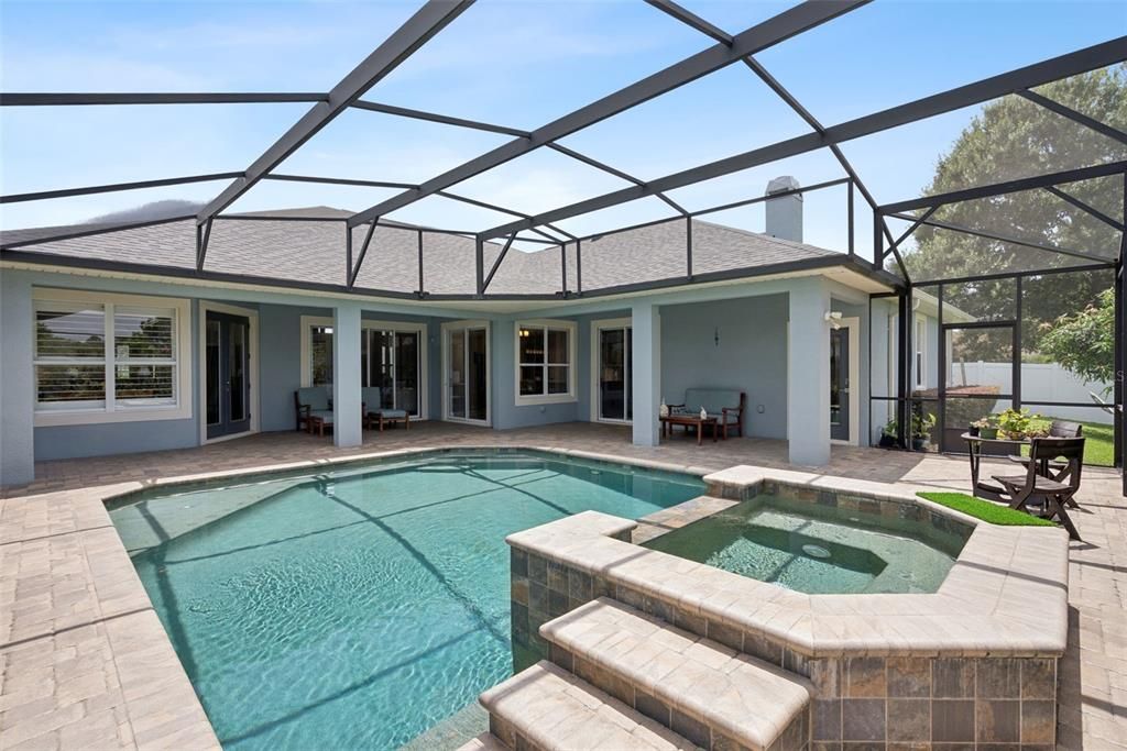 Activo con contrato: $768,000 (5 camas, 3 baños, 3075 Pies cuadrados)