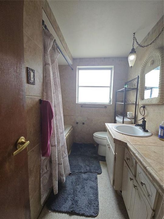 На продажу: $214,900 (4 спален, 2 ванн, 1752 Квадратных фут)