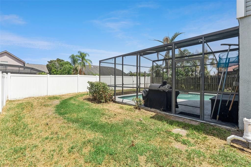 Activo con contrato: $445,000 (4 camas, 2 baños, 2005 Pies cuadrados)