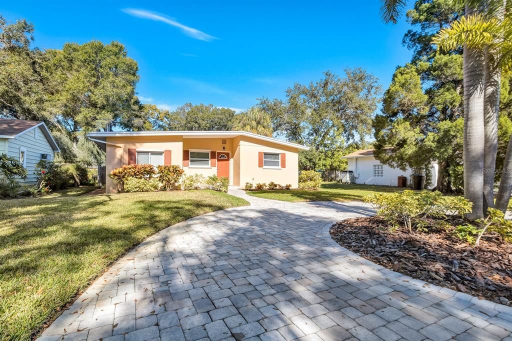 For Rent: $2,750 (3 beds, 2 baths, 1300 Square Feet)