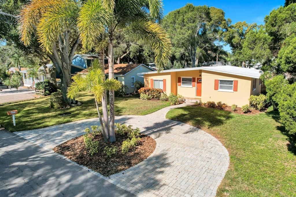 For Rent: $2,750 (3 beds, 2 baths, 1300 Square Feet)