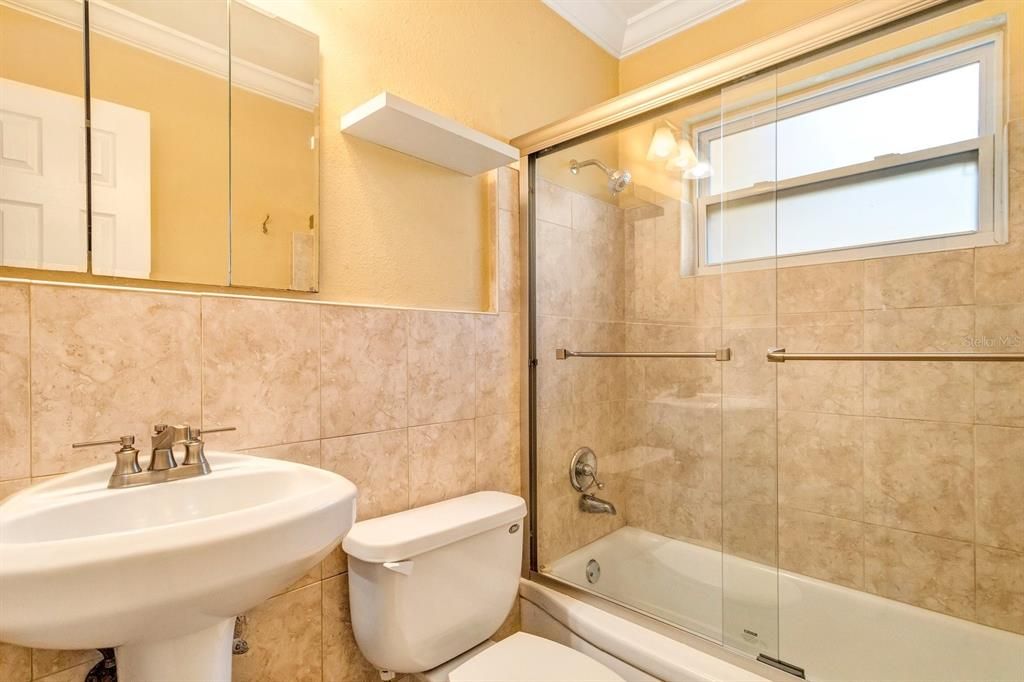 For Rent: $2,750 (3 beds, 2 baths, 1300 Square Feet)