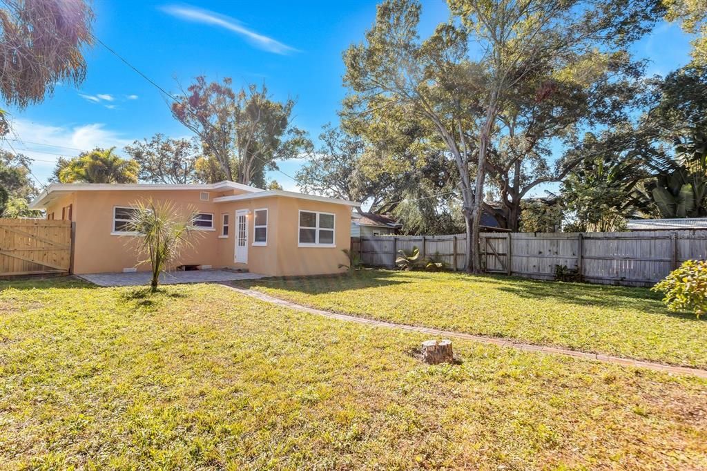 For Rent: $2,750 (3 beds, 2 baths, 1300 Square Feet)