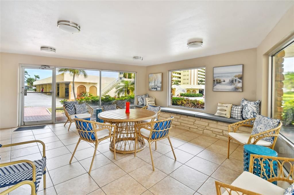For Sale: $195,000 (2 beds, 2 baths, 1050 Square Feet)