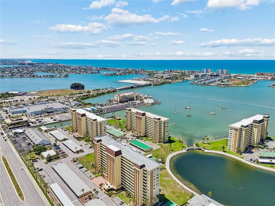 For Sale: $195,000 (2 beds, 2 baths, 1050 Square Feet)