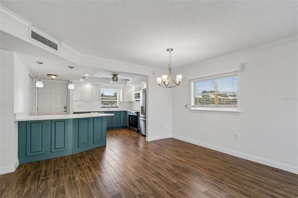 For Sale: $195,000 (2 beds, 2 baths, 1050 Square Feet)