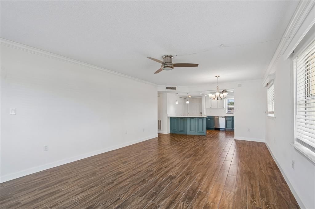For Sale: $195,000 (2 beds, 2 baths, 1050 Square Feet)