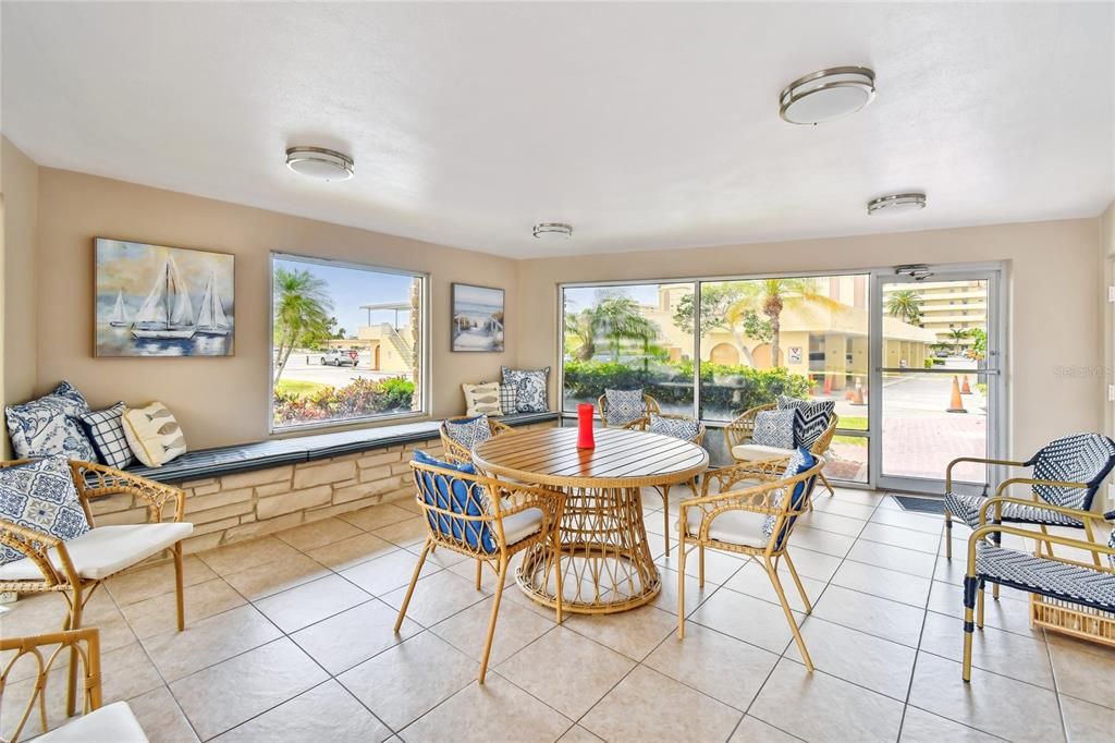 For Sale: $195,000 (2 beds, 2 baths, 1050 Square Feet)