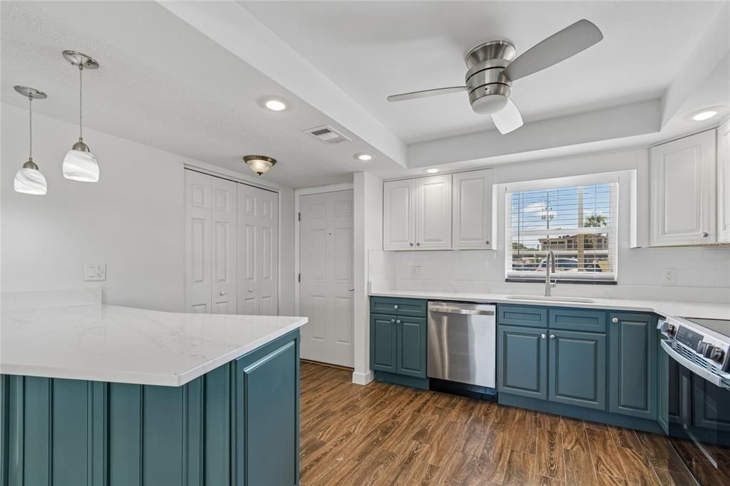 For Sale: $195,000 (2 beds, 2 baths, 1050 Square Feet)