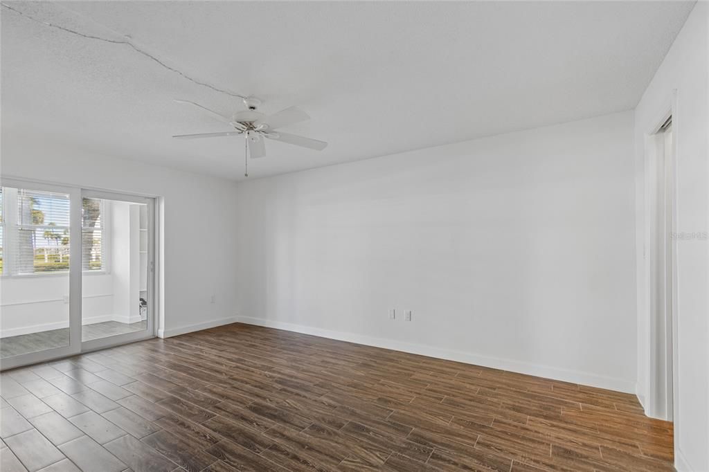 For Sale: $195,000 (2 beds, 2 baths, 1050 Square Feet)