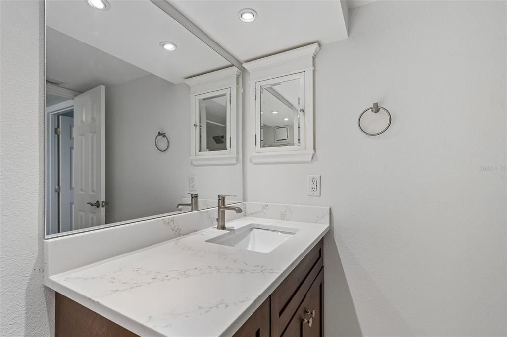 For Sale: $195,000 (2 beds, 2 baths, 1050 Square Feet)