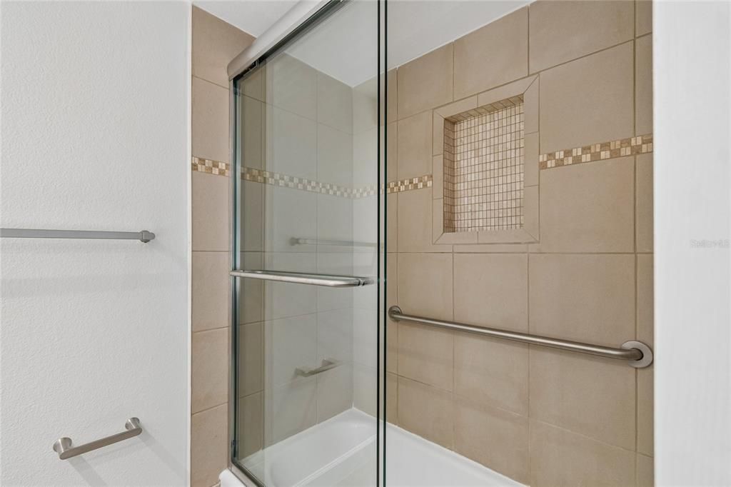For Sale: $195,000 (2 beds, 2 baths, 1050 Square Feet)