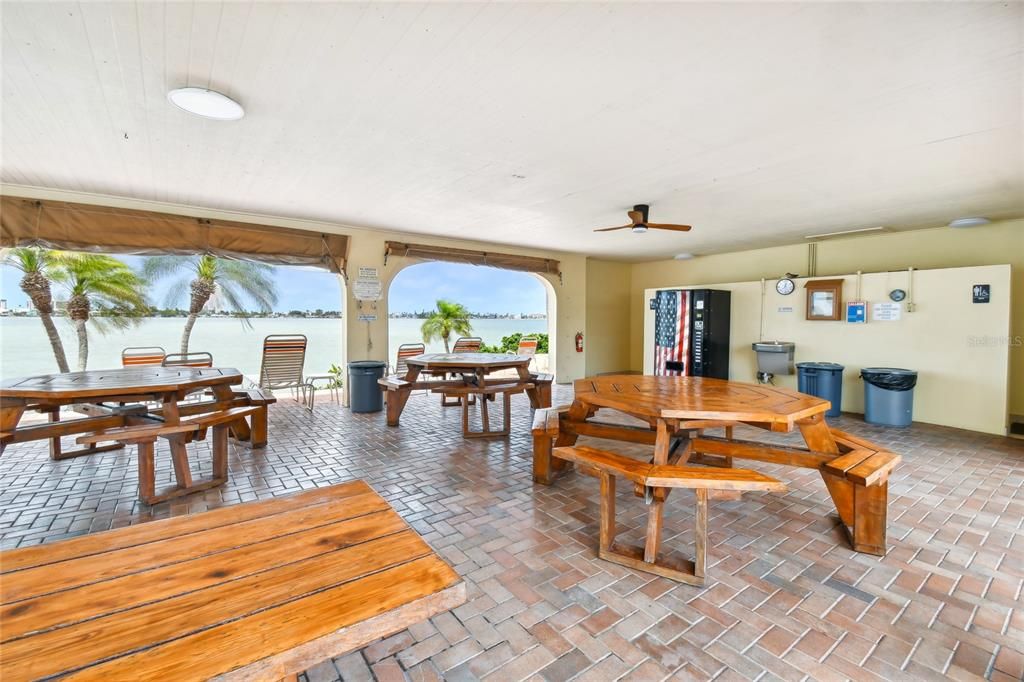 For Sale: $195,000 (2 beds, 2 baths, 1050 Square Feet)