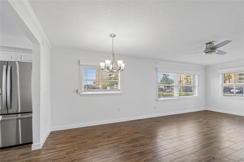 For Sale: $195,000 (2 beds, 2 baths, 1050 Square Feet)