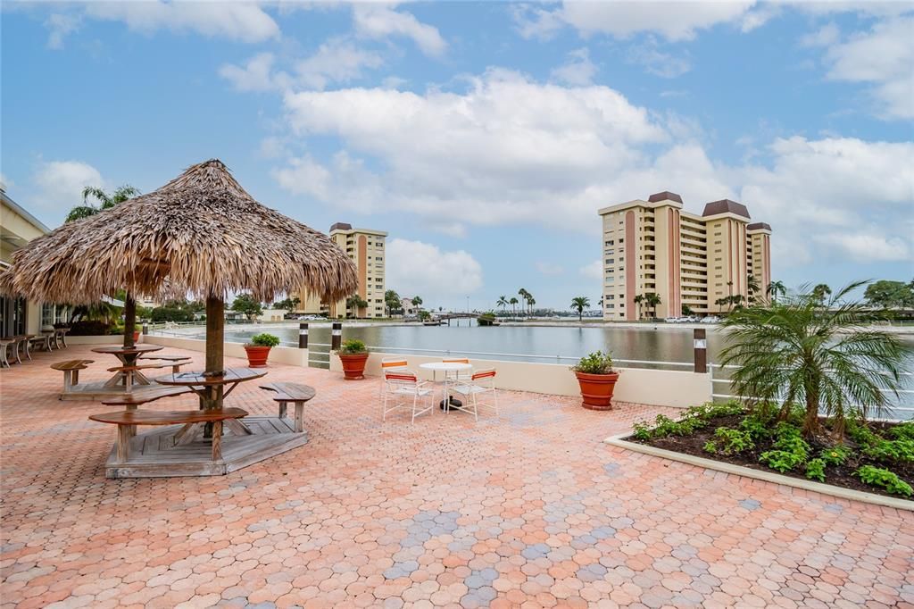 For Sale: $195,000 (2 beds, 2 baths, 1050 Square Feet)