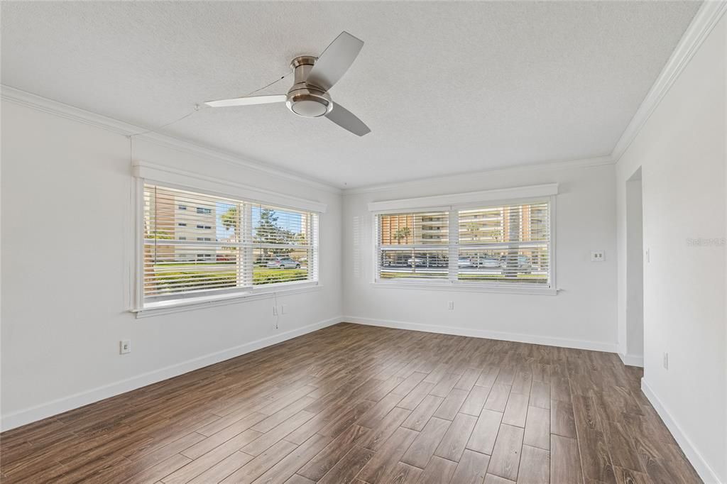 For Sale: $195,000 (2 beds, 2 baths, 1050 Square Feet)