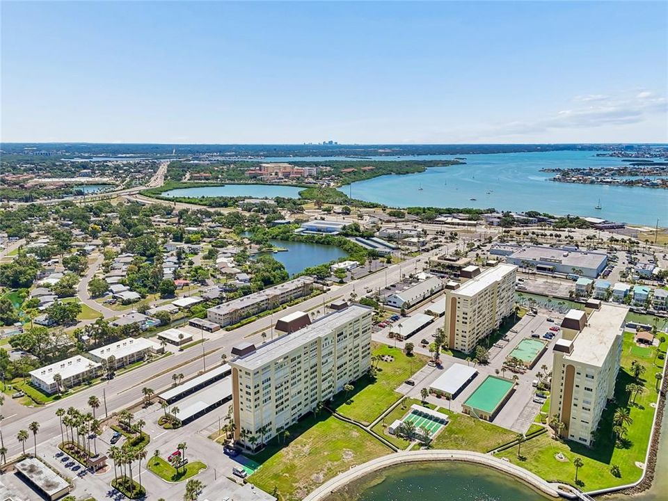 For Sale: $195,000 (2 beds, 2 baths, 1050 Square Feet)