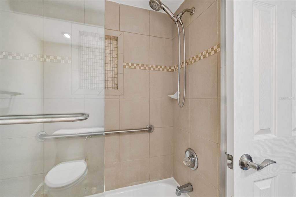 For Sale: $195,000 (2 beds, 2 baths, 1050 Square Feet)