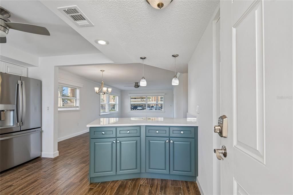 For Sale: $195,000 (2 beds, 2 baths, 1050 Square Feet)