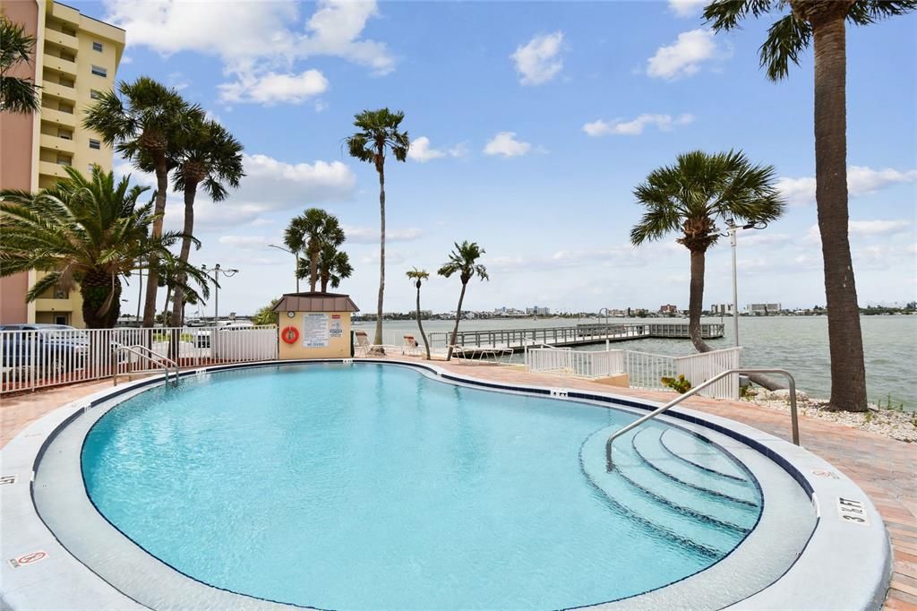 For Sale: $195,000 (2 beds, 2 baths, 1050 Square Feet)