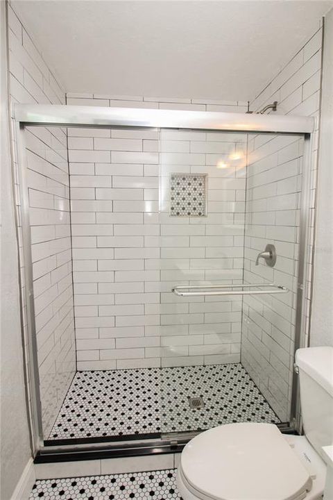 На продажу: $550,000 (4 спален, 2 ванн, 1956 Квадратных фут)