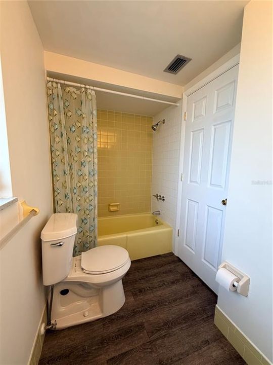 В аренду: $1,700 (2 спален, 2 ванн, 1277 Квадратных фут)