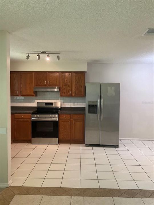 В аренду: $1,995 (3 спален, 2 ванн, 1032 Квадратных фут)