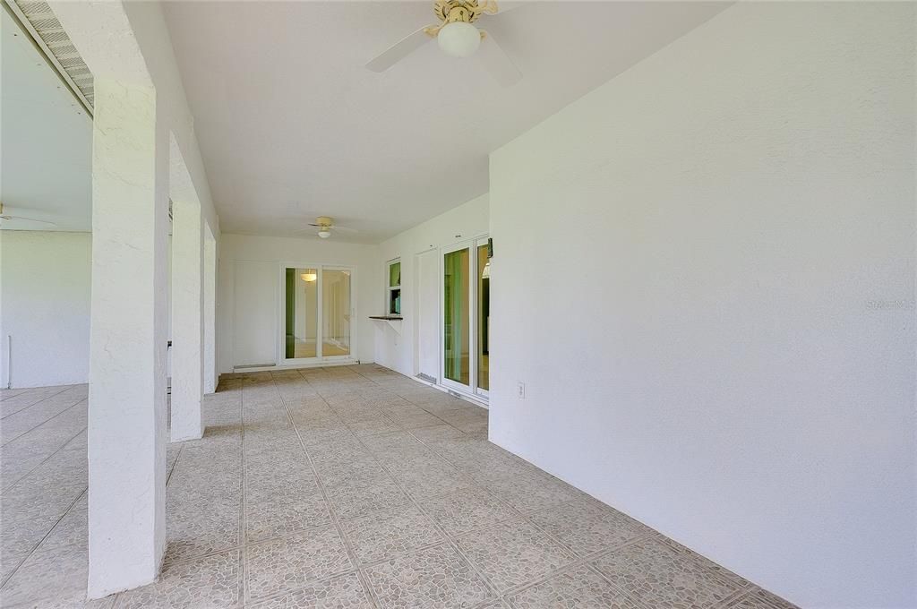 En Venta: $275,000 (3 camas, 2 baños, 1960 Pies cuadrados)