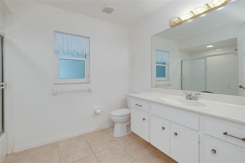 En Venta: $275,000 (3 camas, 2 baños, 1960 Pies cuadrados)