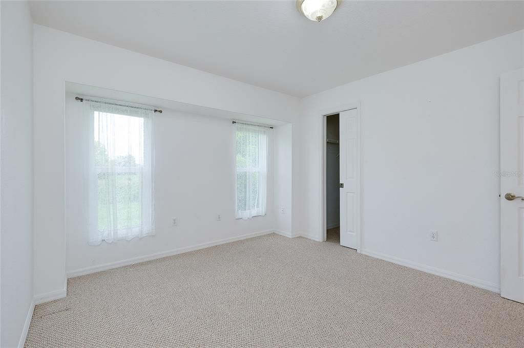 En Venta: $275,000 (3 camas, 2 baños, 1960 Pies cuadrados)