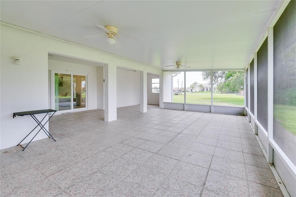 En Venta: $275,000 (3 camas, 2 baños, 1960 Pies cuadrados)