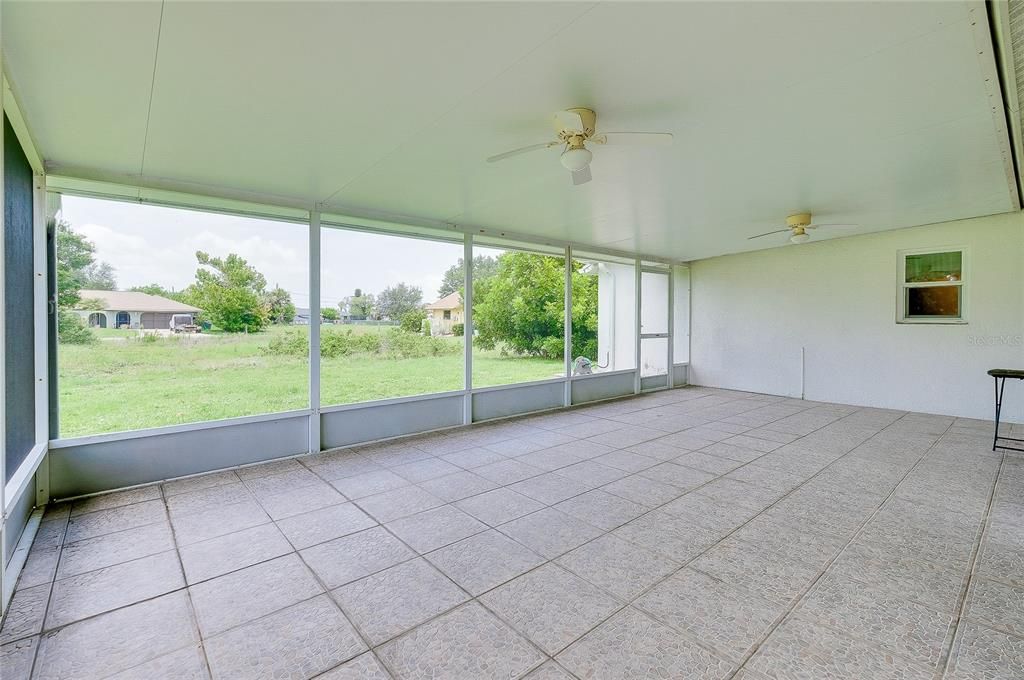 En Venta: $275,000 (3 camas, 2 baños, 1960 Pies cuadrados)