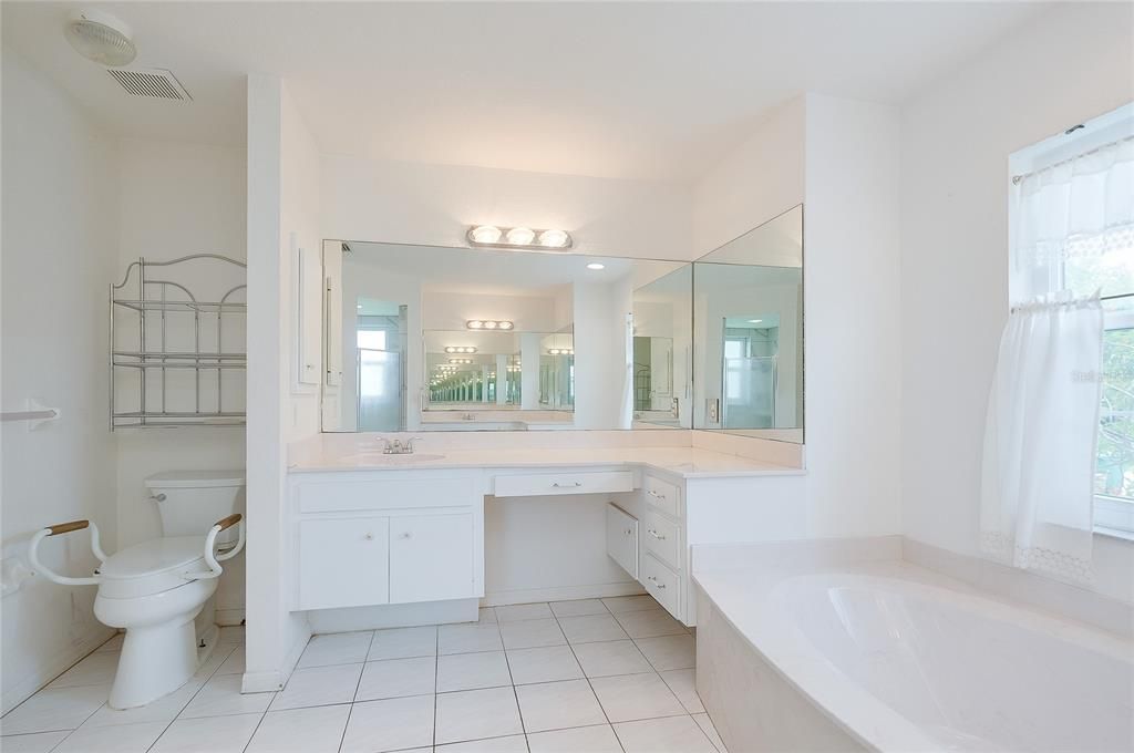 En Venta: $275,000 (3 camas, 2 baños, 1960 Pies cuadrados)