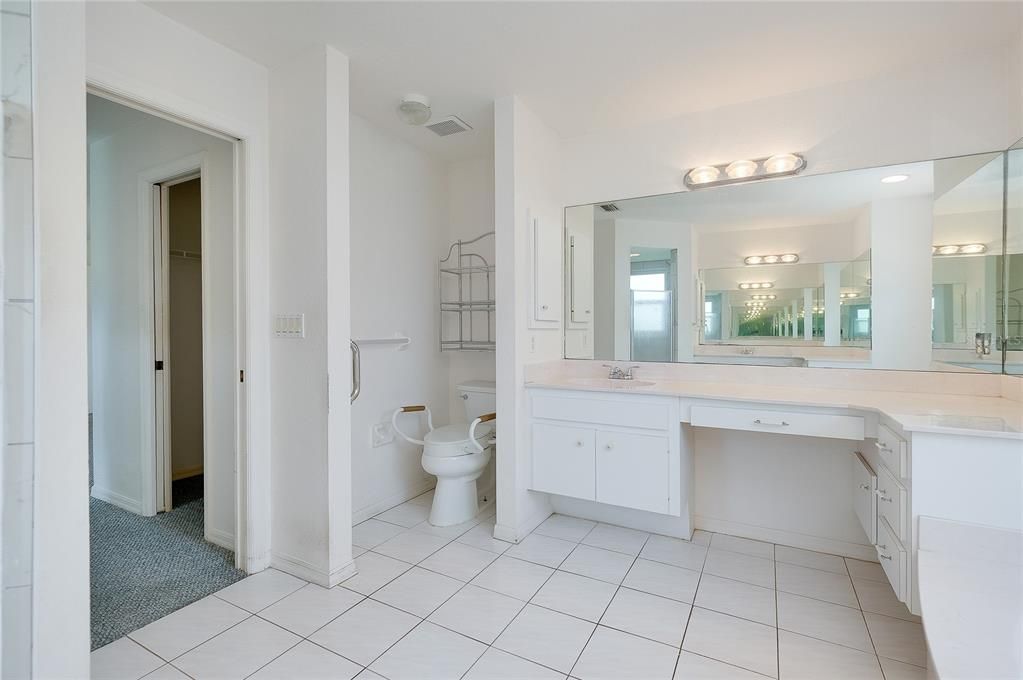 En Venta: $275,000 (3 camas, 2 baños, 1960 Pies cuadrados)