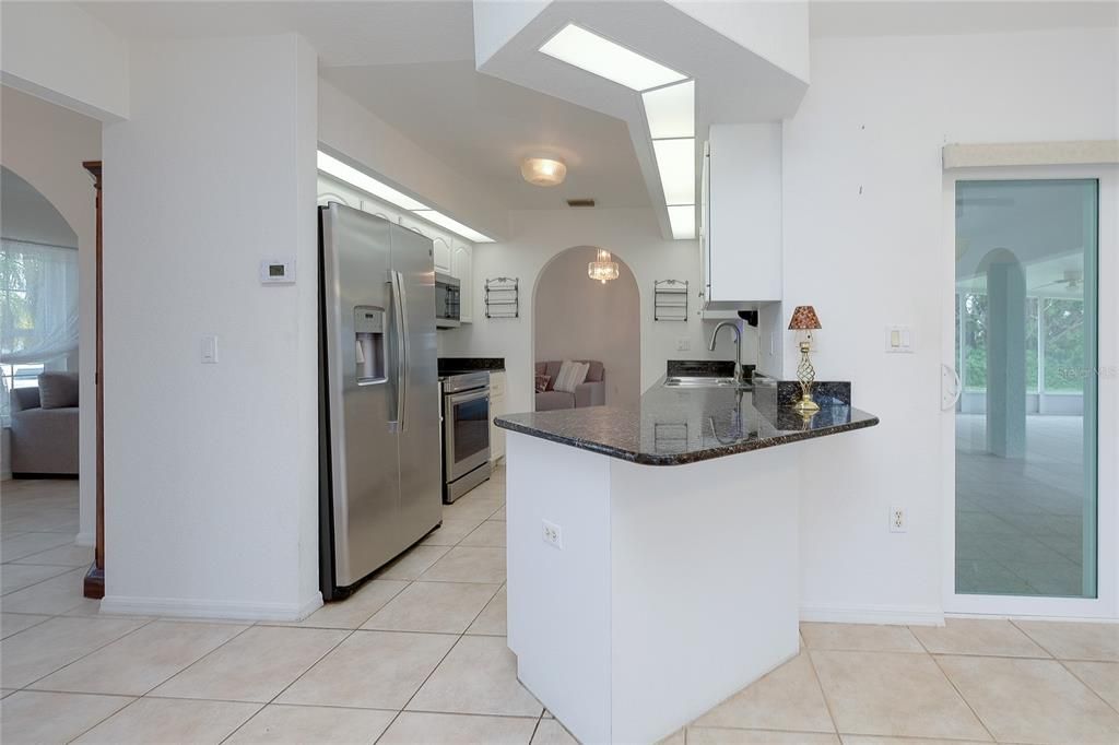 En Venta: $275,000 (3 camas, 2 baños, 1960 Pies cuadrados)