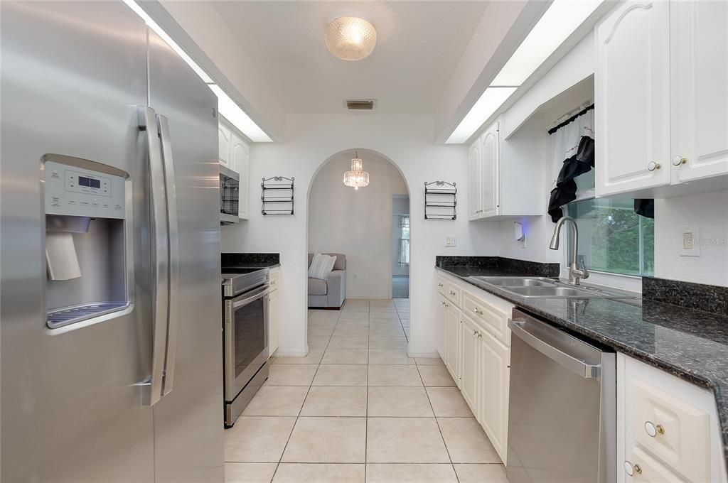 En Venta: $275,000 (3 camas, 2 baños, 1960 Pies cuadrados)