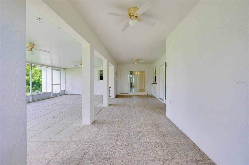 En Venta: $275,000 (3 camas, 2 baños, 1960 Pies cuadrados)