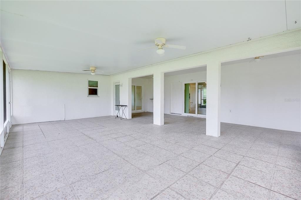 En Venta: $275,000 (3 camas, 2 baños, 1960 Pies cuadrados)