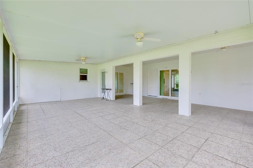 En Venta: $275,000 (3 camas, 2 baños, 1960 Pies cuadrados)
