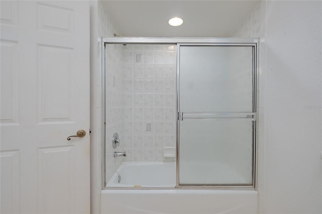 En Venta: $275,000 (3 camas, 2 baños, 1960 Pies cuadrados)