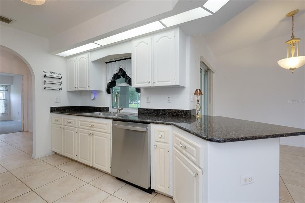 En Venta: $275,000 (3 camas, 2 baños, 1960 Pies cuadrados)