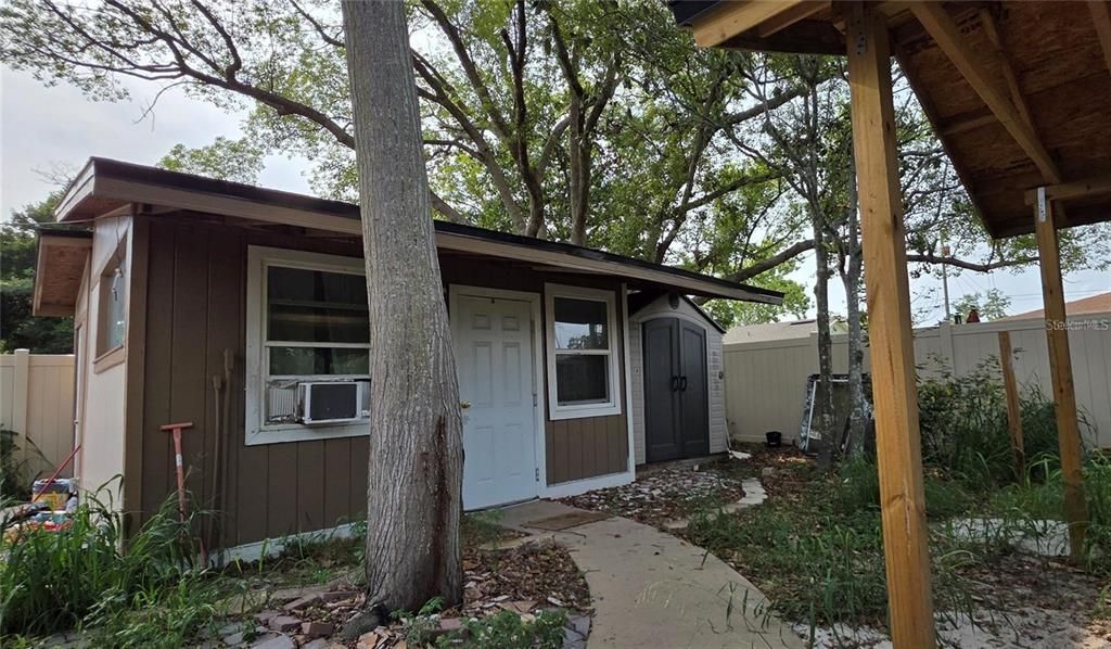 For Sale: $305,000 (3 beds, 1 baths, 1080 Square Feet)