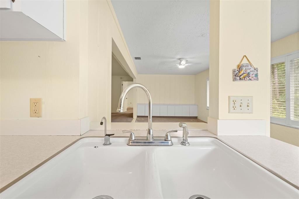 For Sale: $245,000 (2 beds, 2 baths, 1426 Square Feet)