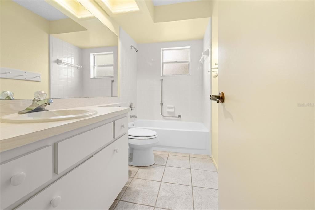 For Sale: $245,000 (2 beds, 2 baths, 1426 Square Feet)